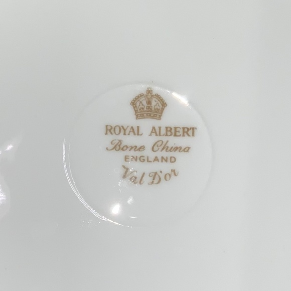 Set of 6 Royal Albert Val D'Or - Bone China - 6 1/4 Bread Dessert Plates - EUC! - Picture 4 of 4